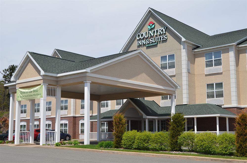 Holiday Inn Express & Suites Marquette By Ihg Exterior foto