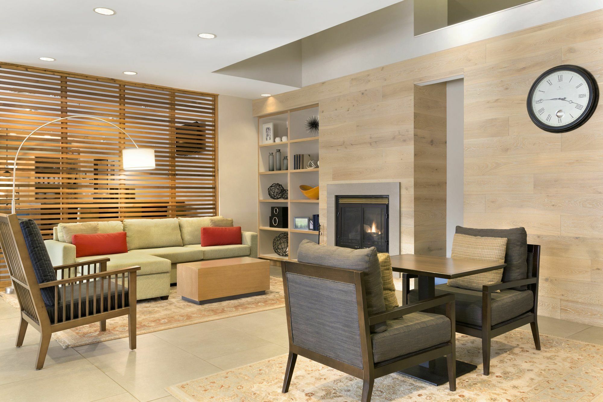 Holiday Inn Express & Suites Marquette By Ihg Exterior foto