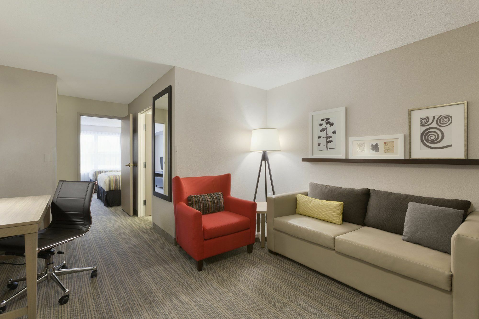 Holiday Inn Express & Suites Marquette By Ihg Exterior foto